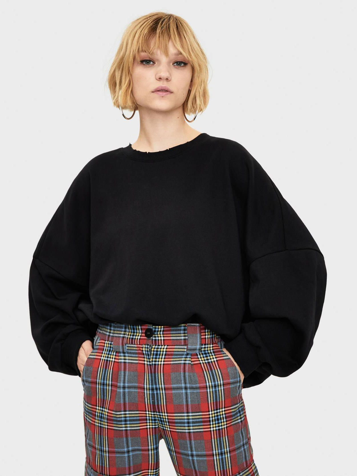 

Свитшот Bershka XAZ266478CSDT M Черный