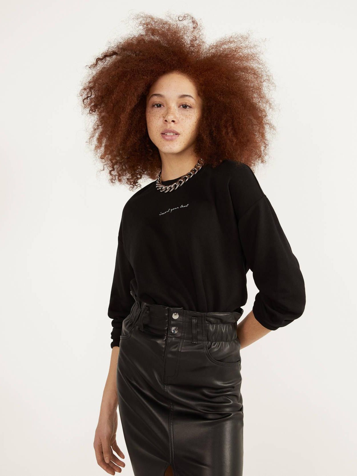 

Свитшот Bershka XAZ262261EFMP S Черный