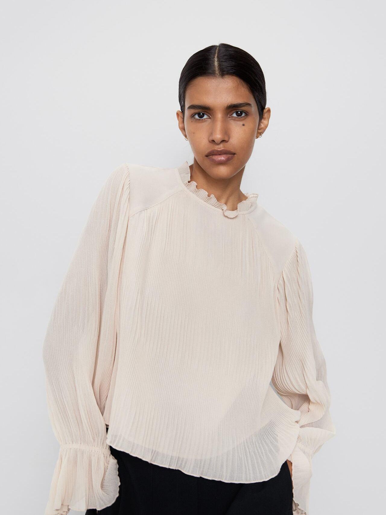

Блузка Zara XAZ263892VBIT L Бежевая