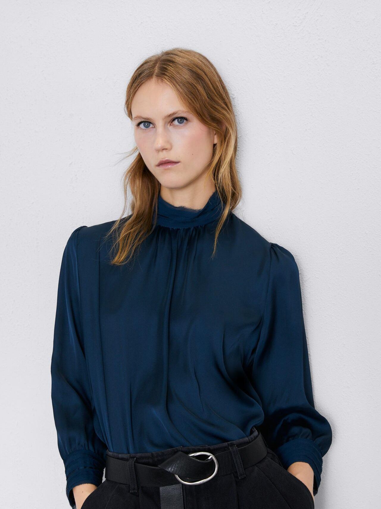 

Блузка Zara XAZ263910VELS M Темно-синяя