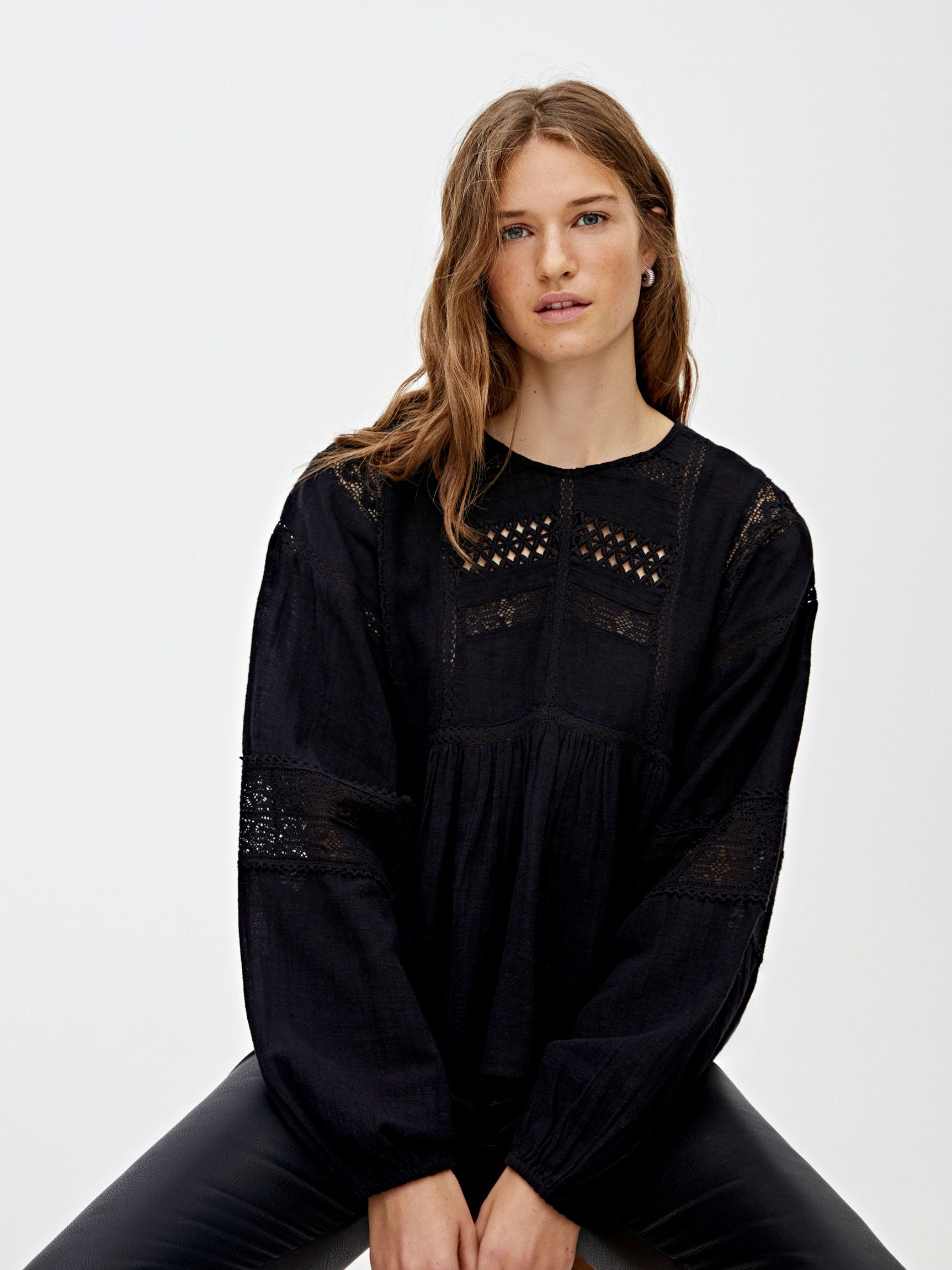 

Блузка Pull & Bear 9474/398/800  Черная, Блузка Pull & Bear 9474/398/800 M Черная