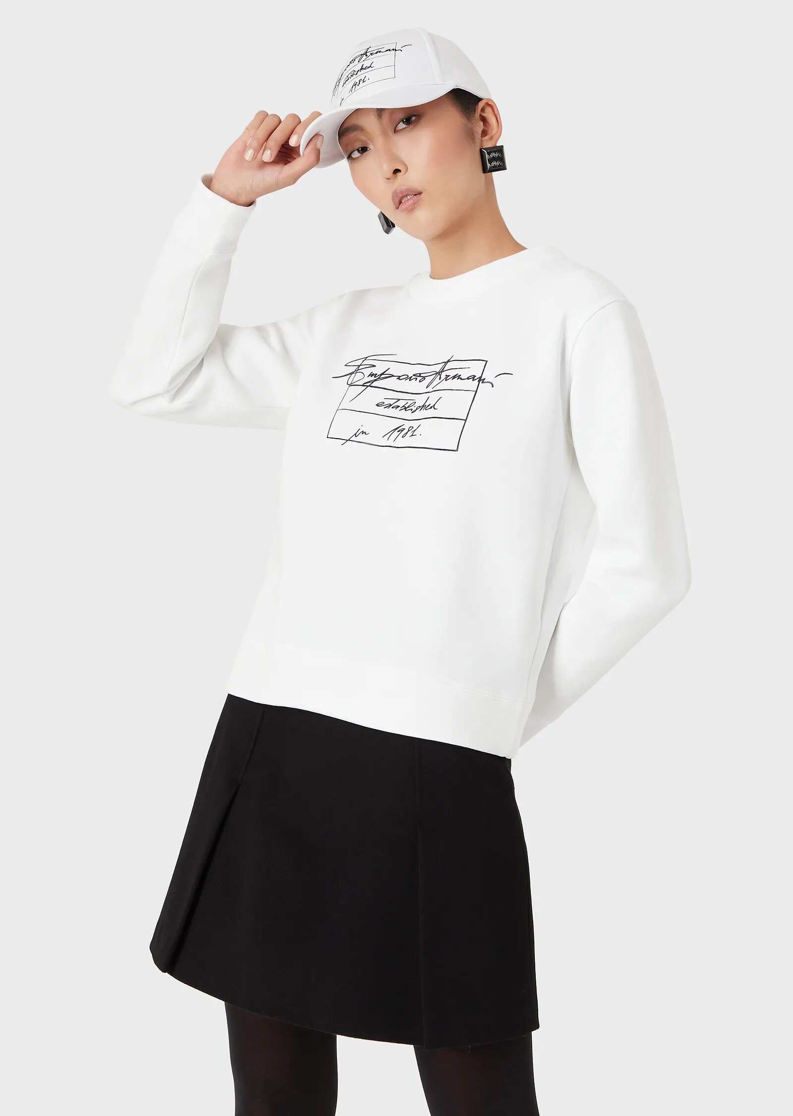 

Свитшот Emporio Armani  Белый 6K2M7R.2JRGZ, Свитшот Emporio Armani 42 Белый 6K2M7R.2JRGZ