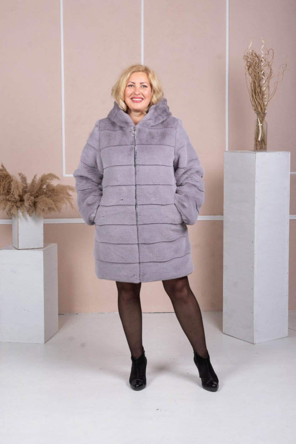 

Fashions • Эко шуба под шиншиллу Jane Fashions 62 серый (№037К/ш-стр-бр-з)