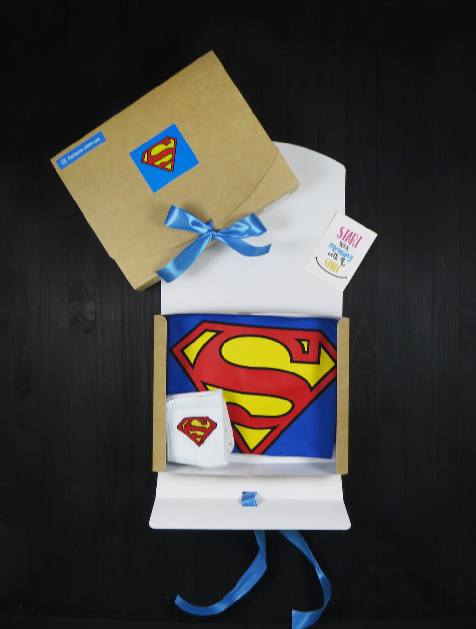 

Подарочный набор мужской. синяя футболка JHK T-Shirt с принтом "Superman", носки с принтом "Superman"  Box 7000 (2306, Подарочный набор мужской. синяя футболка JHK T-Shirt с принтом "Superman", носки с принтом "Superman" S Box 7000 (2306)