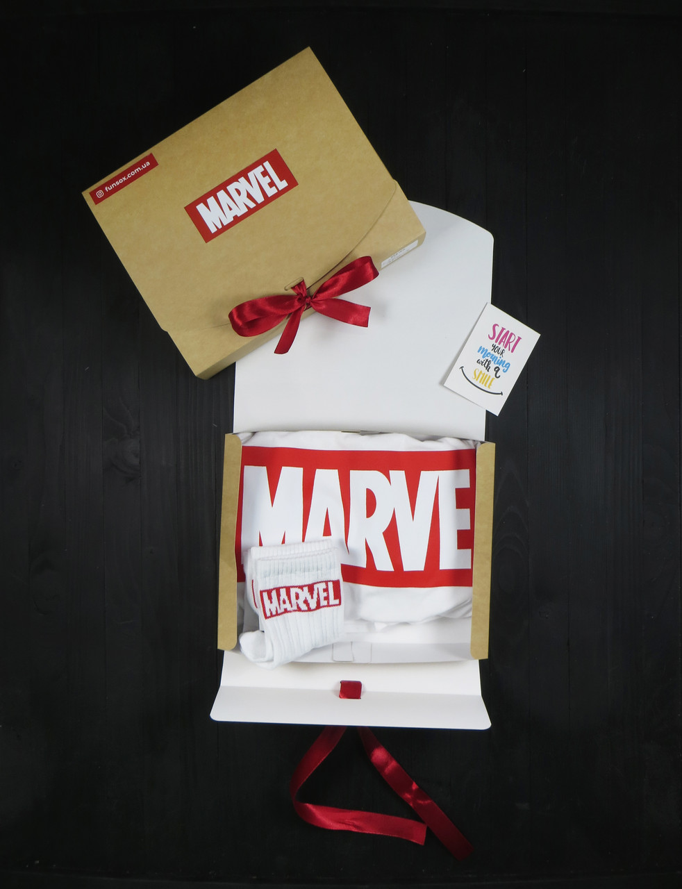 

Подарочный набор мужской. белая футболка с принтом "Marvel", носки с принтом "Marvel" Maybel  Box 5001 (2294, Подарочный набор мужской. белая футболка с принтом "Marvel", носки с принтом "Marvel" Maybel M Box 5001 (2294)