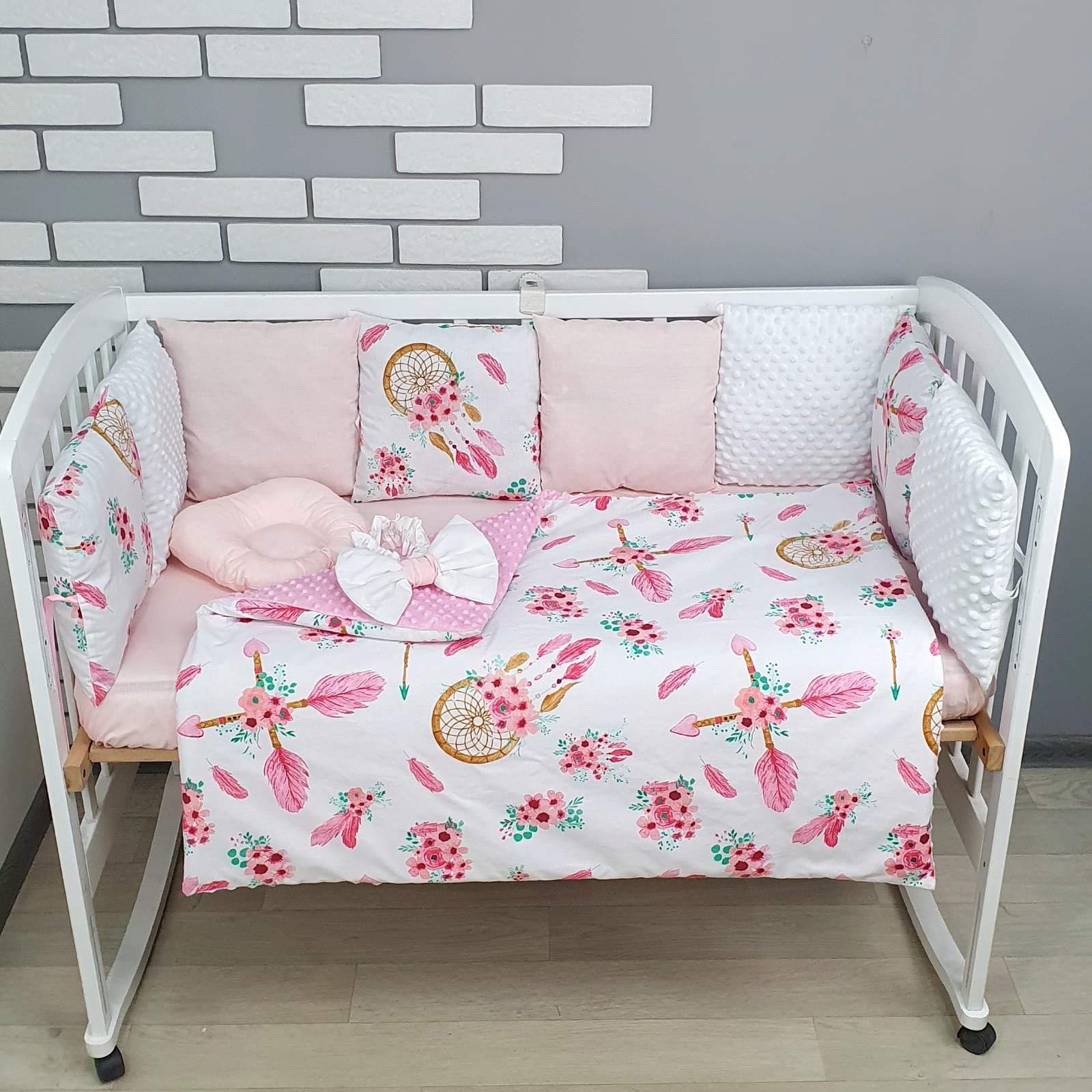 

Набор постельного белья Qvatro в детскую кроватку из плюша: одеялко трансформируется в конверт NPB507