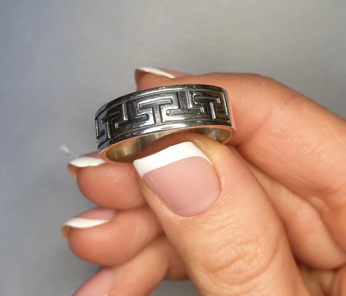 

Кольцо серебряное с чернением 18 5,35 г