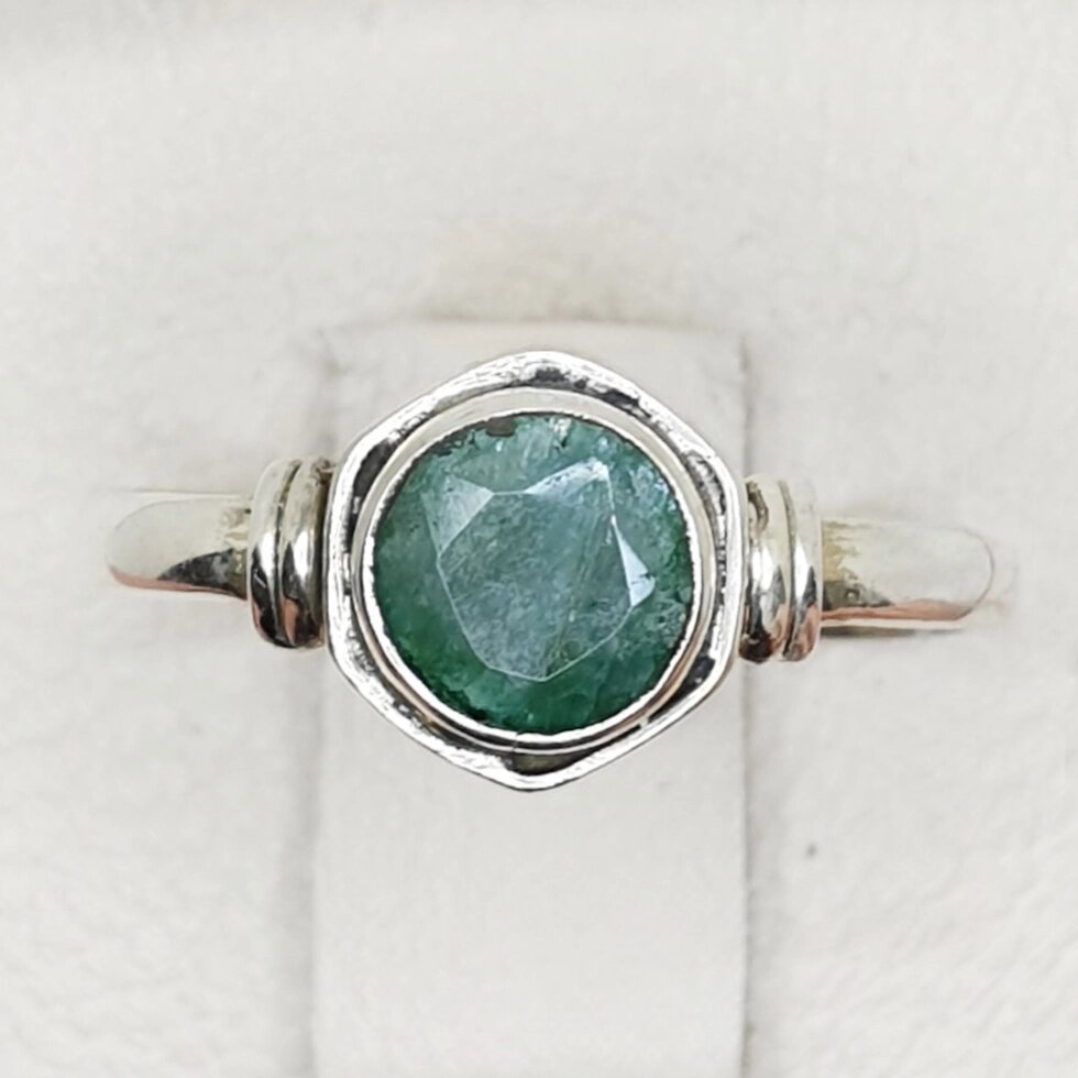 

Кольцо серебряное с изумрудом 18 1,62 г