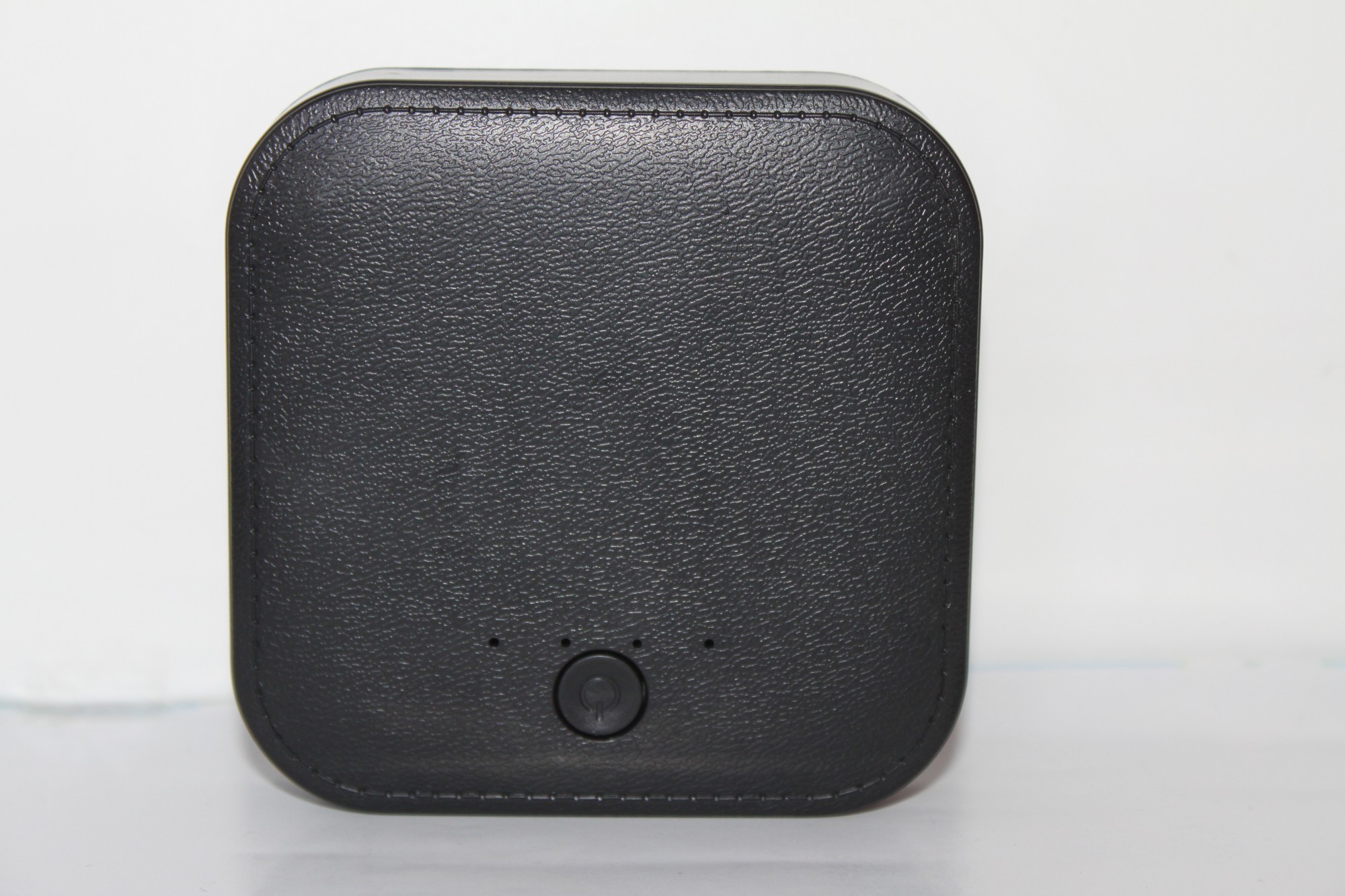 

Power Bank кожаный High 8800 mAh компактный черный