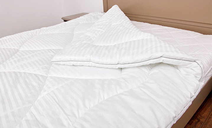 

Одеяло гипоаллергенное Perri Hypoallergenic осень-весна 172х205