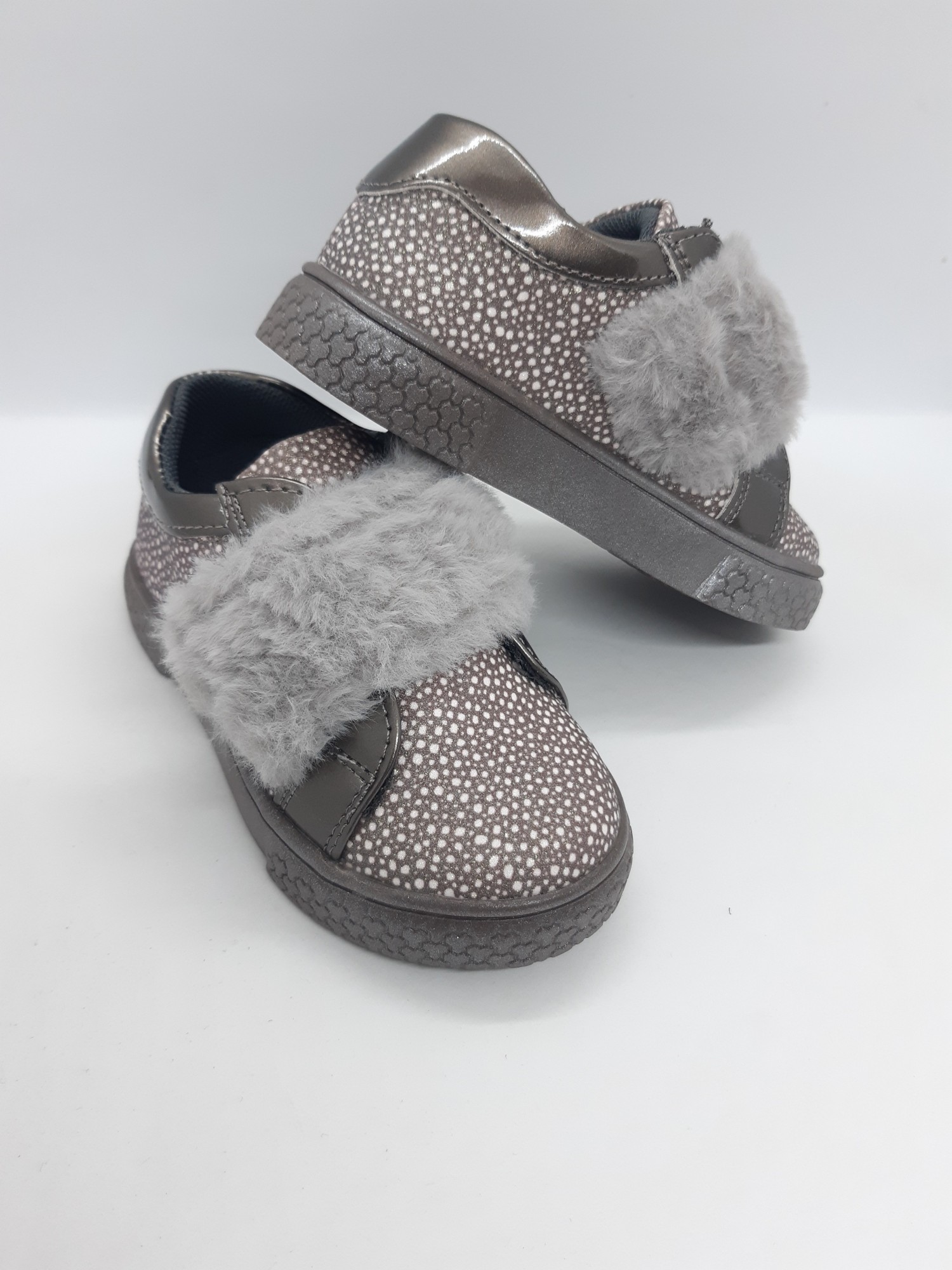 

Кроссовки на девочку Сказка серые с мехом на липучке Kr-0033 22 р 14,5 см