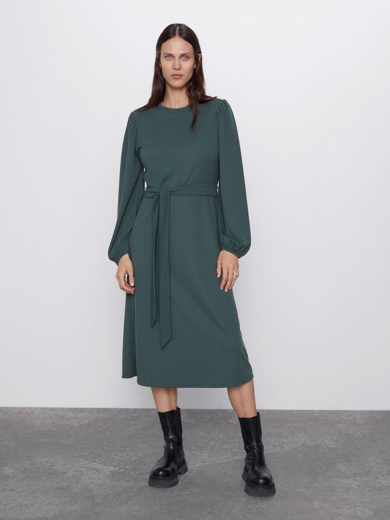 

Платье Zara XAZ229259HXMO M Темно-зеленое