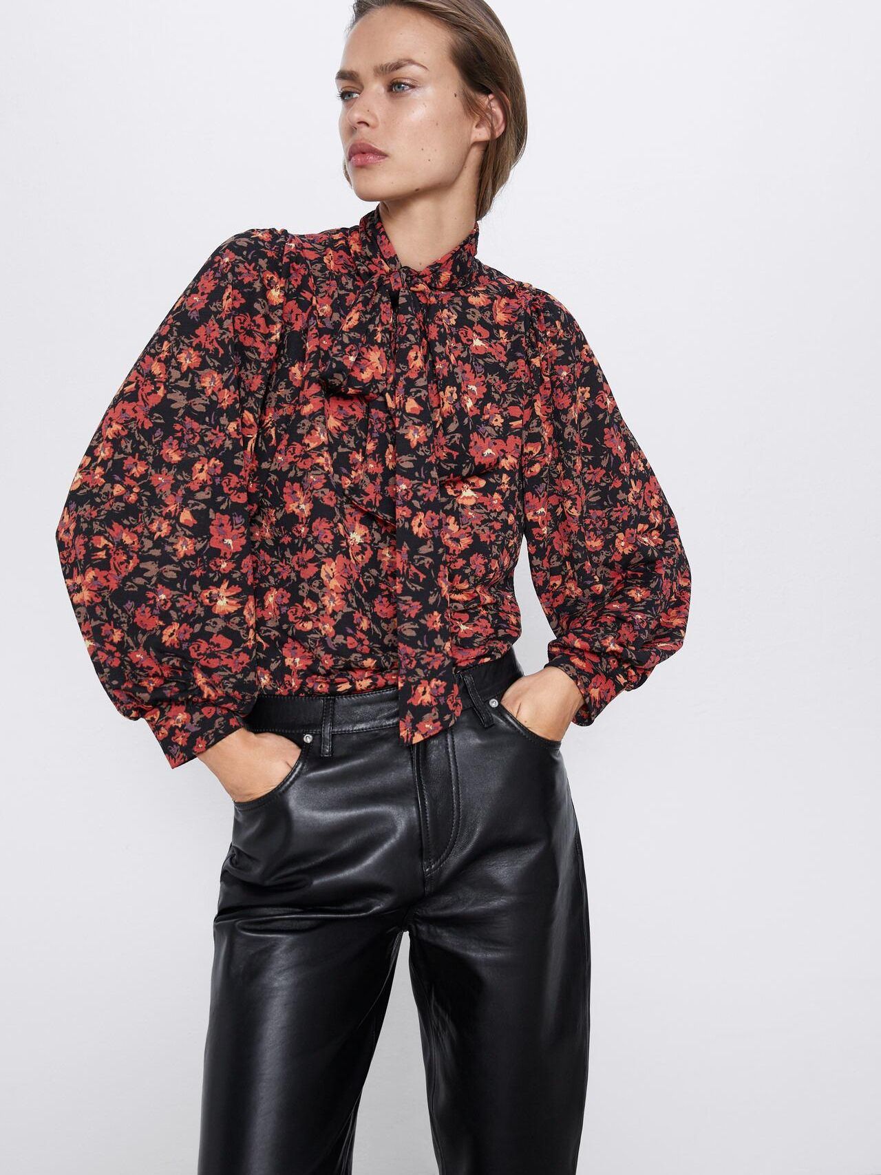 

Блузка Zara XAZ229367VGHD  Черная, Блузка Zara XAZ229367VGHD M Черная