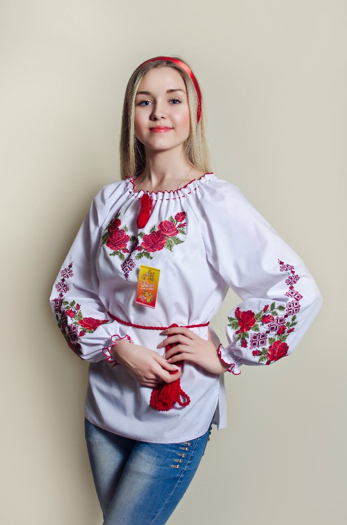 

Вишиванка для дівчинки Olana Зоряна 1 троянди білий поплін 134