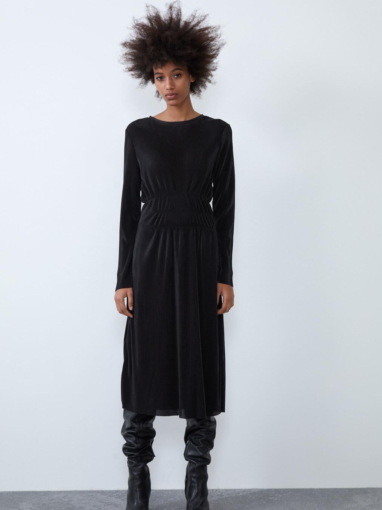 

Платье Zara XAZ239364GJHZ M Черное