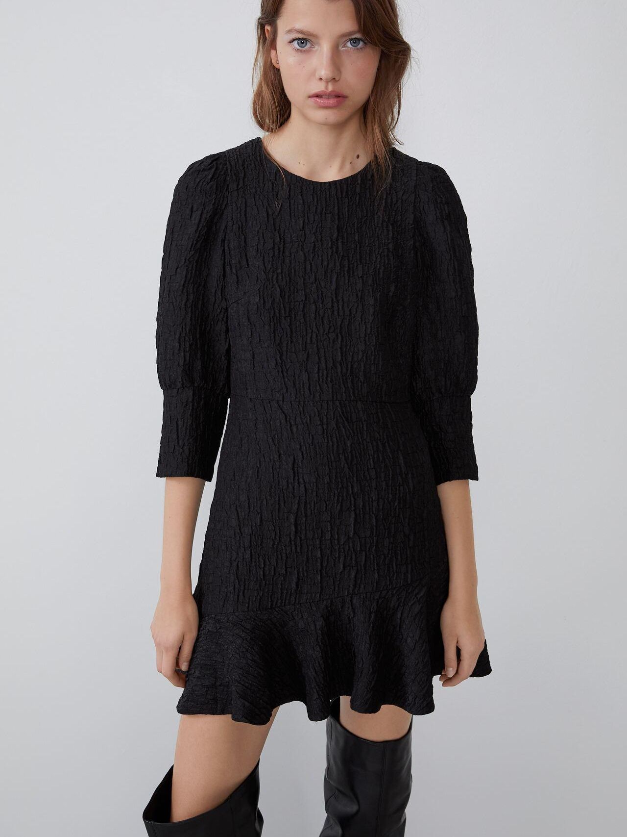 

Платье Zara XAZ244757STFW XS Черное