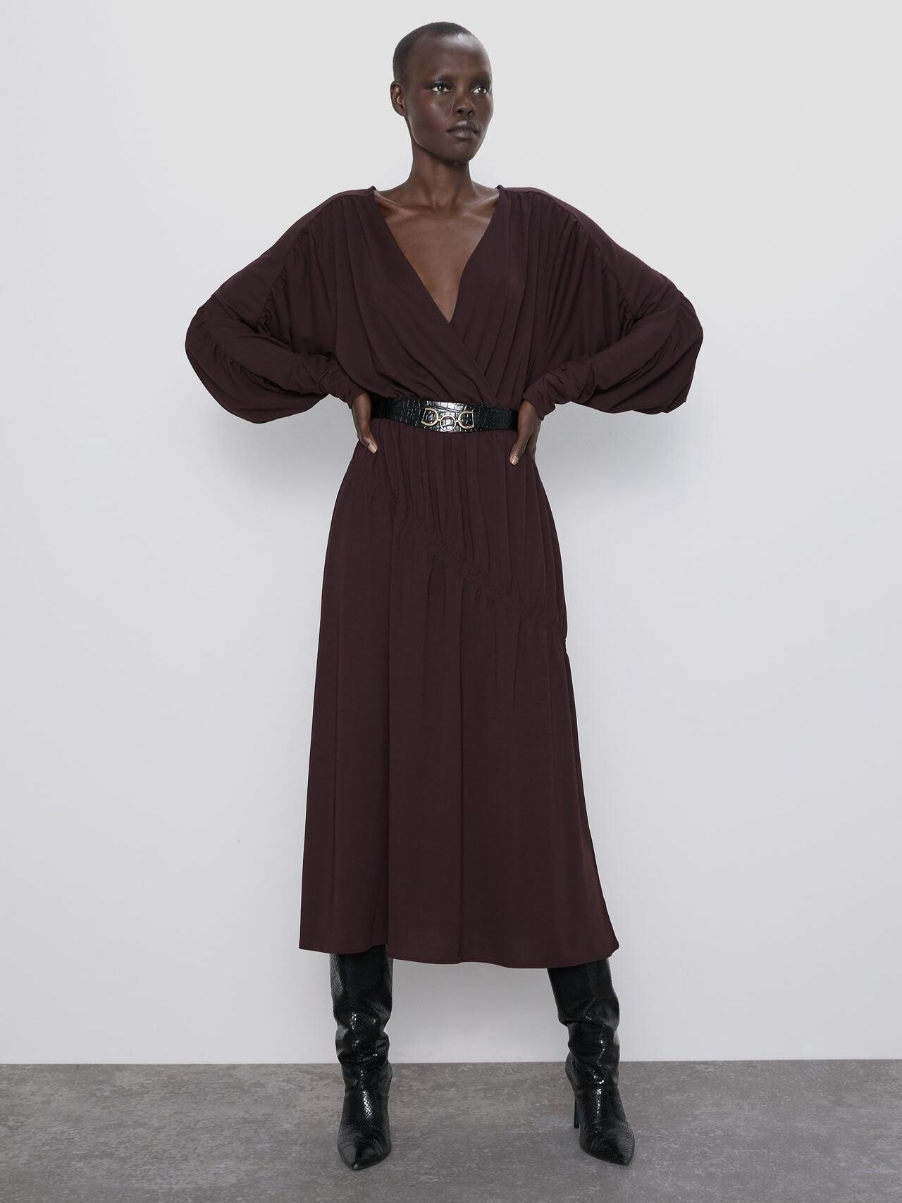 

Платье Zara XAZ245365NMFH S Шоколадное