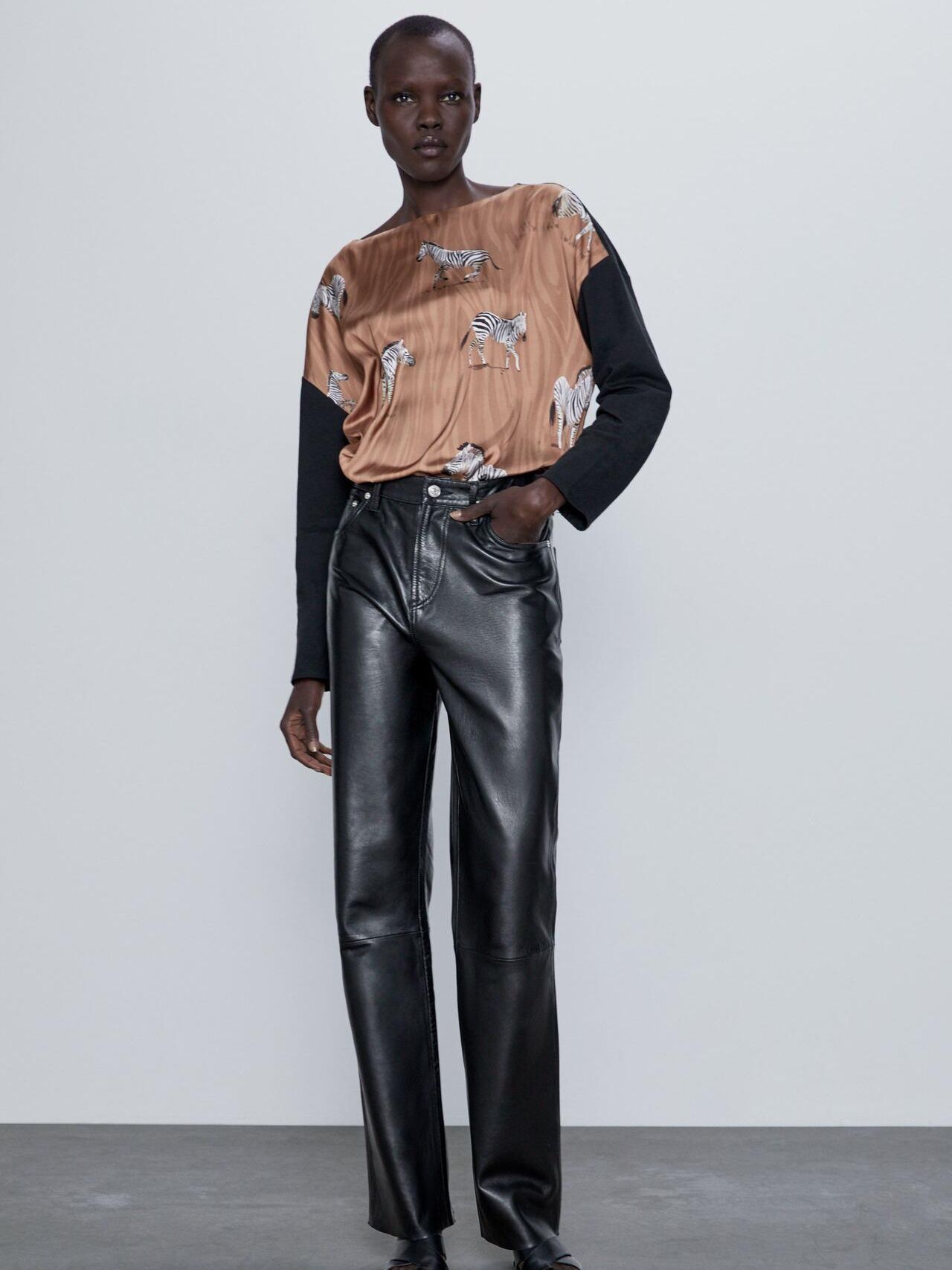 

Лонгслив Zara XAZ264382HMEE  Черный с коричневым, Лонгслив Zara XAZ264382HMEE XL Черный с коричневым