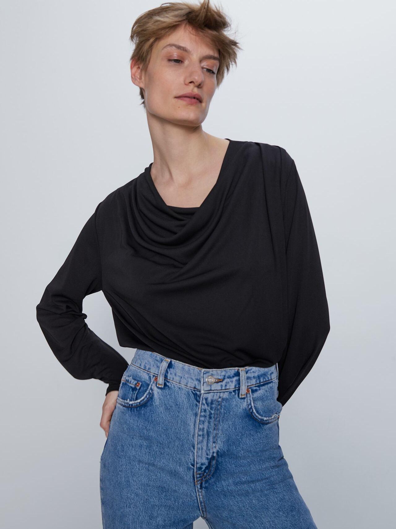 

Блузка Zara XAZ264498DUVS  Черная, Блузка Zara XAZ264498DUVS M Черная