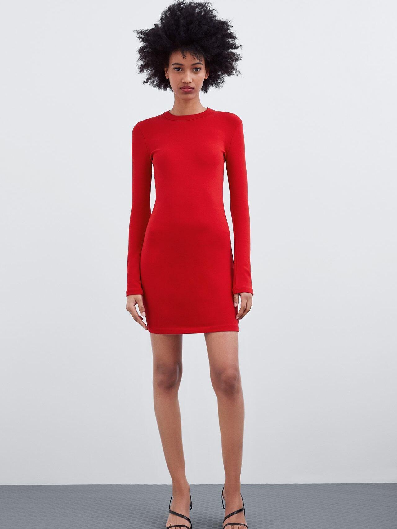 

Платье Zara XAZ266168JAXH M-L Красное