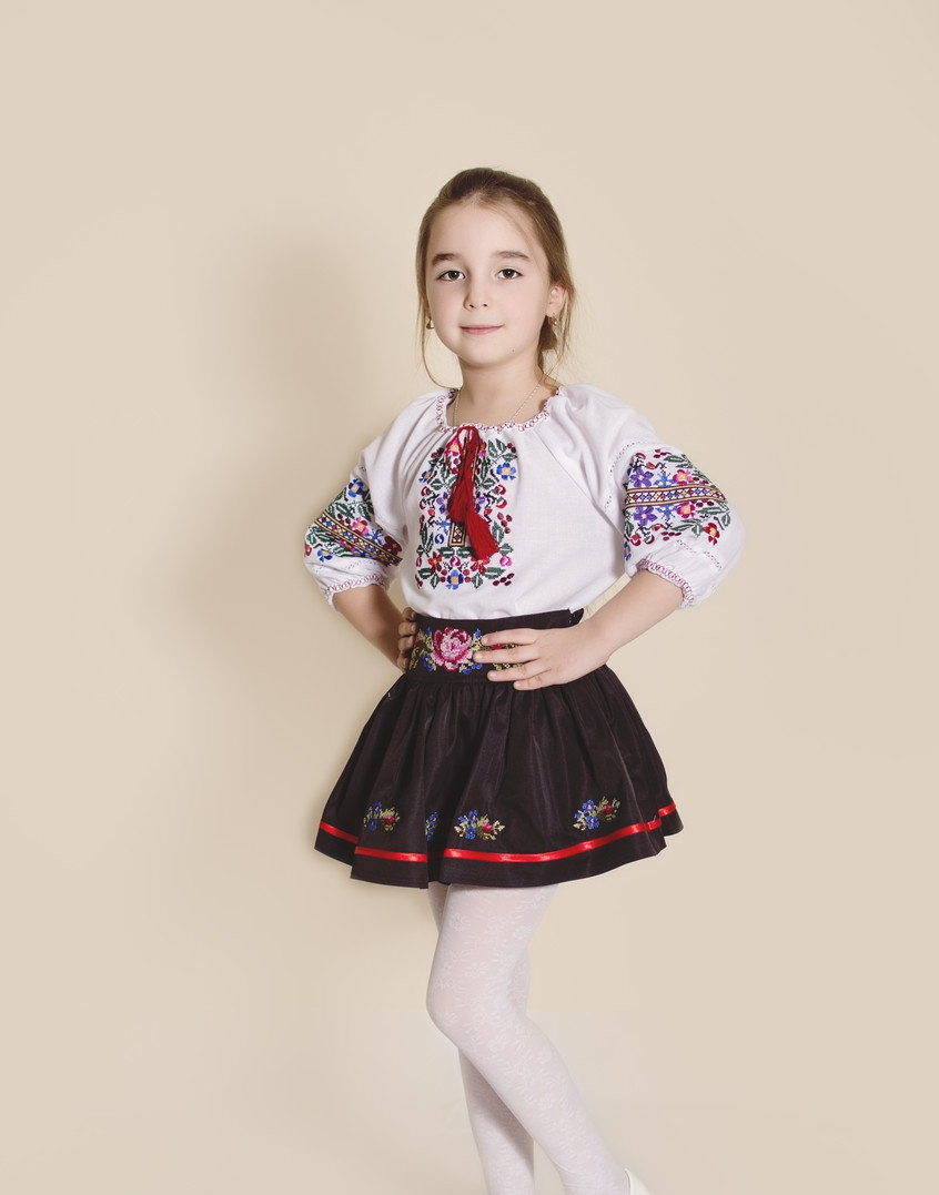 

Вишиванка для дівчинки Olana Валентина міні білий 110
