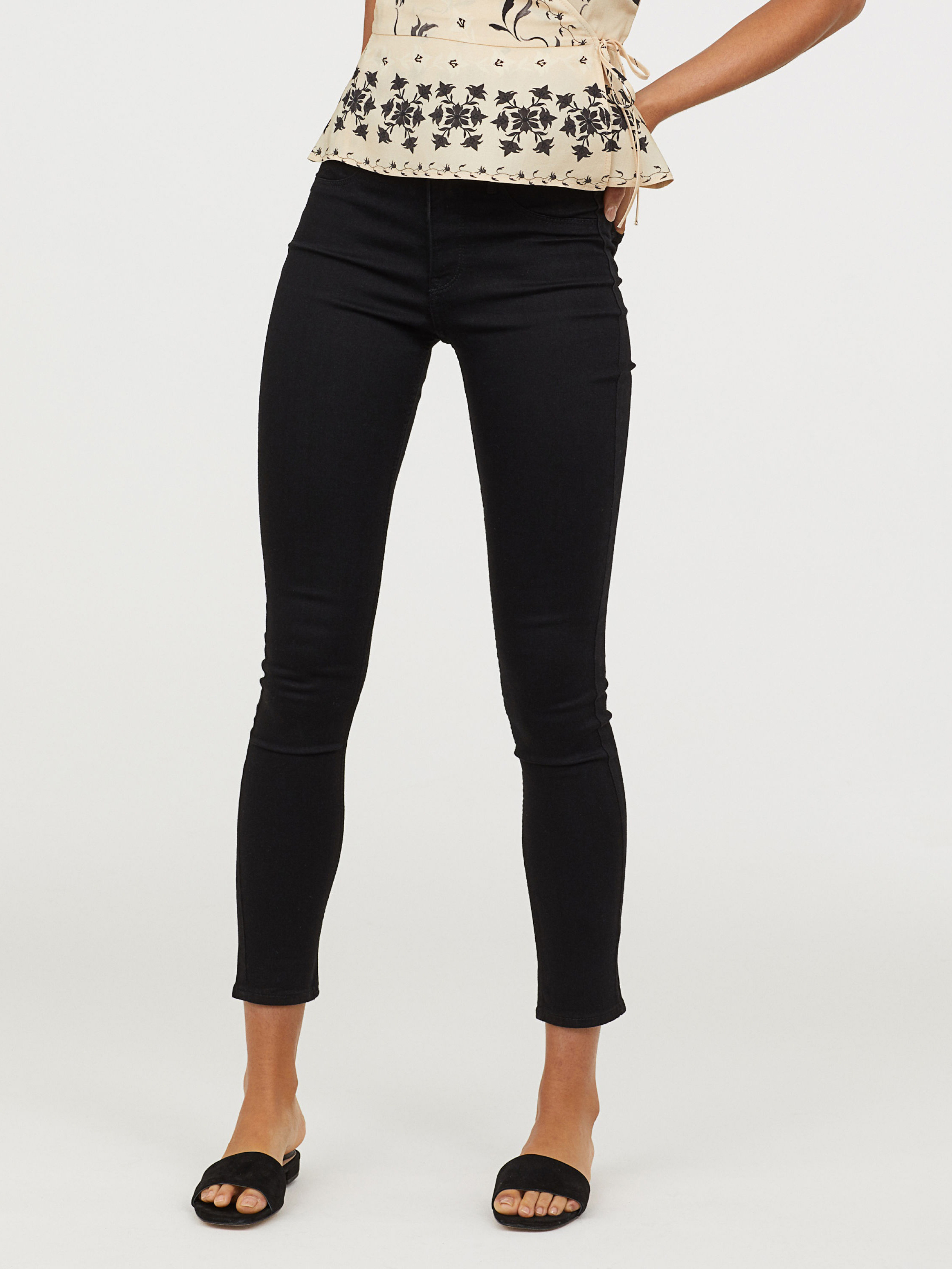 

Джинсы H&M 3992567-AAAD 27 Черные