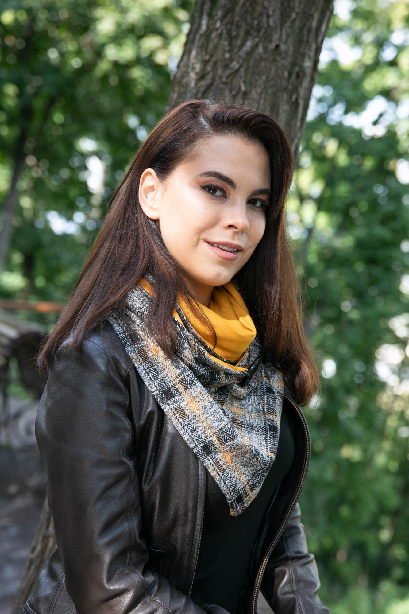 

Шарф большой "Эдинбург" теплый MyScarf универсальный серый в клетку с желтой подкладкой и пуговицей