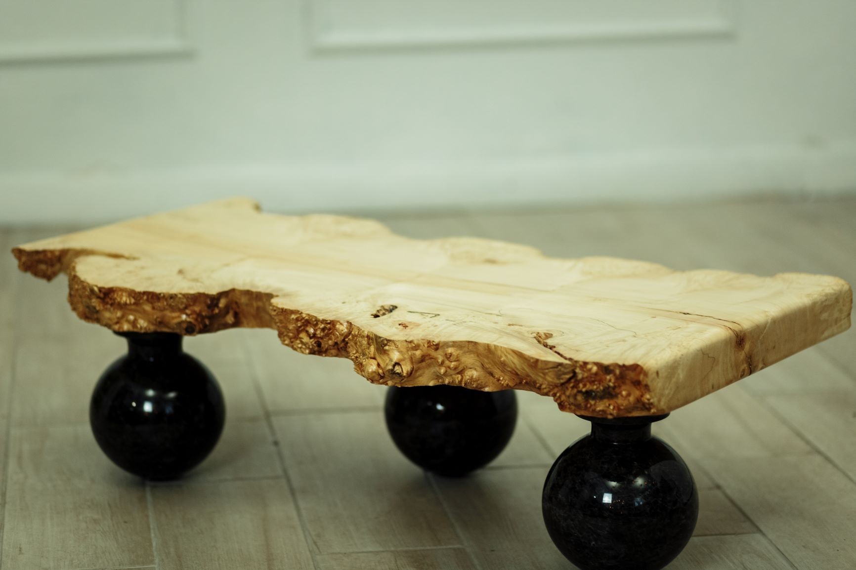 

Кофейный столик Hygge design Атлантида со слэба канадского клена