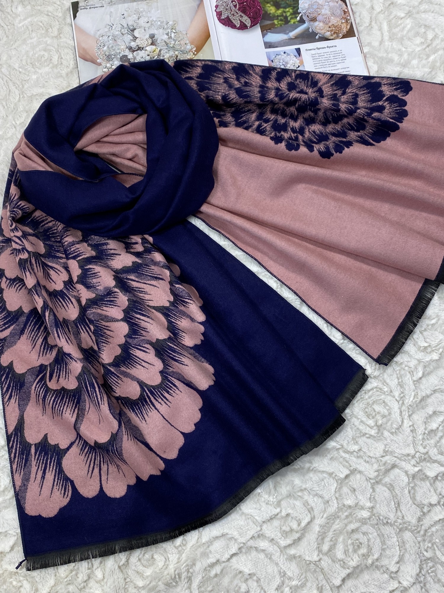 

Палантин Pashmina 190*60 см теплый кашемировый с большим цветком синий с розовым