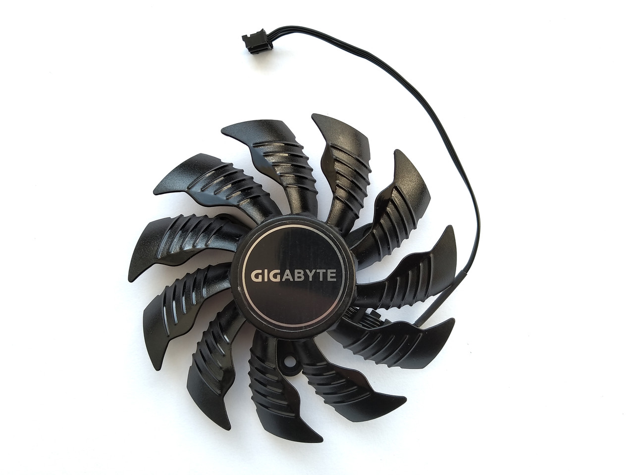 

Вентилятор PowerLogic для видеокарты Gigabyte 4-pin PLA09215S12H (T129215SU PLA09215B12H) №301.1