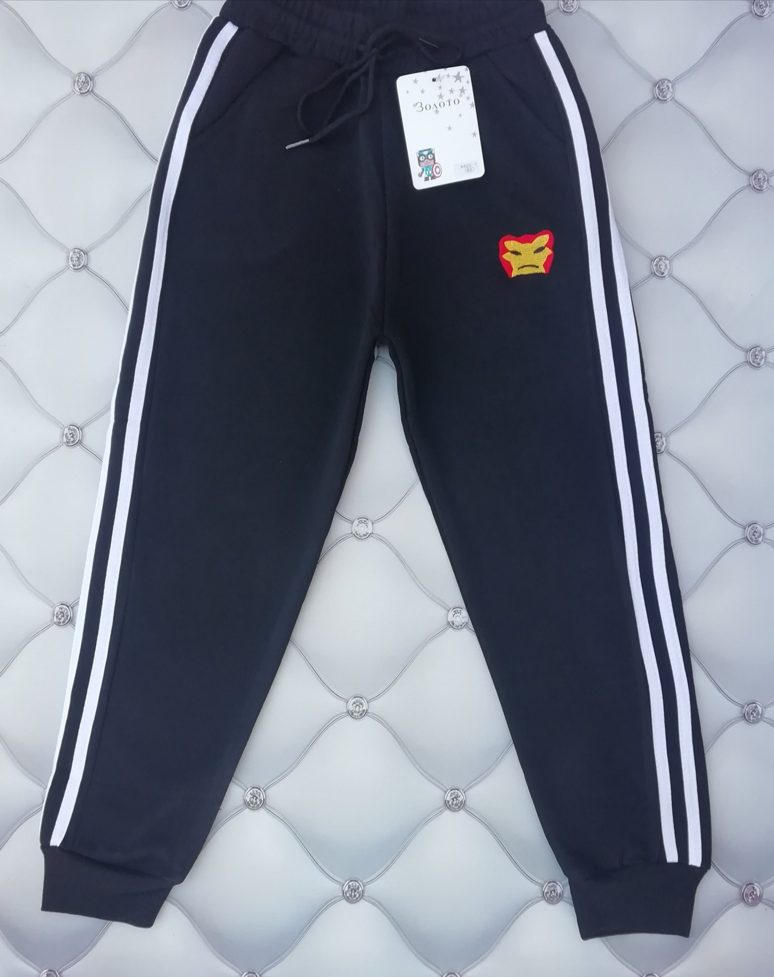 

Cпортивные штаны мальчику теплые Железный человек Золото 122-128 черный