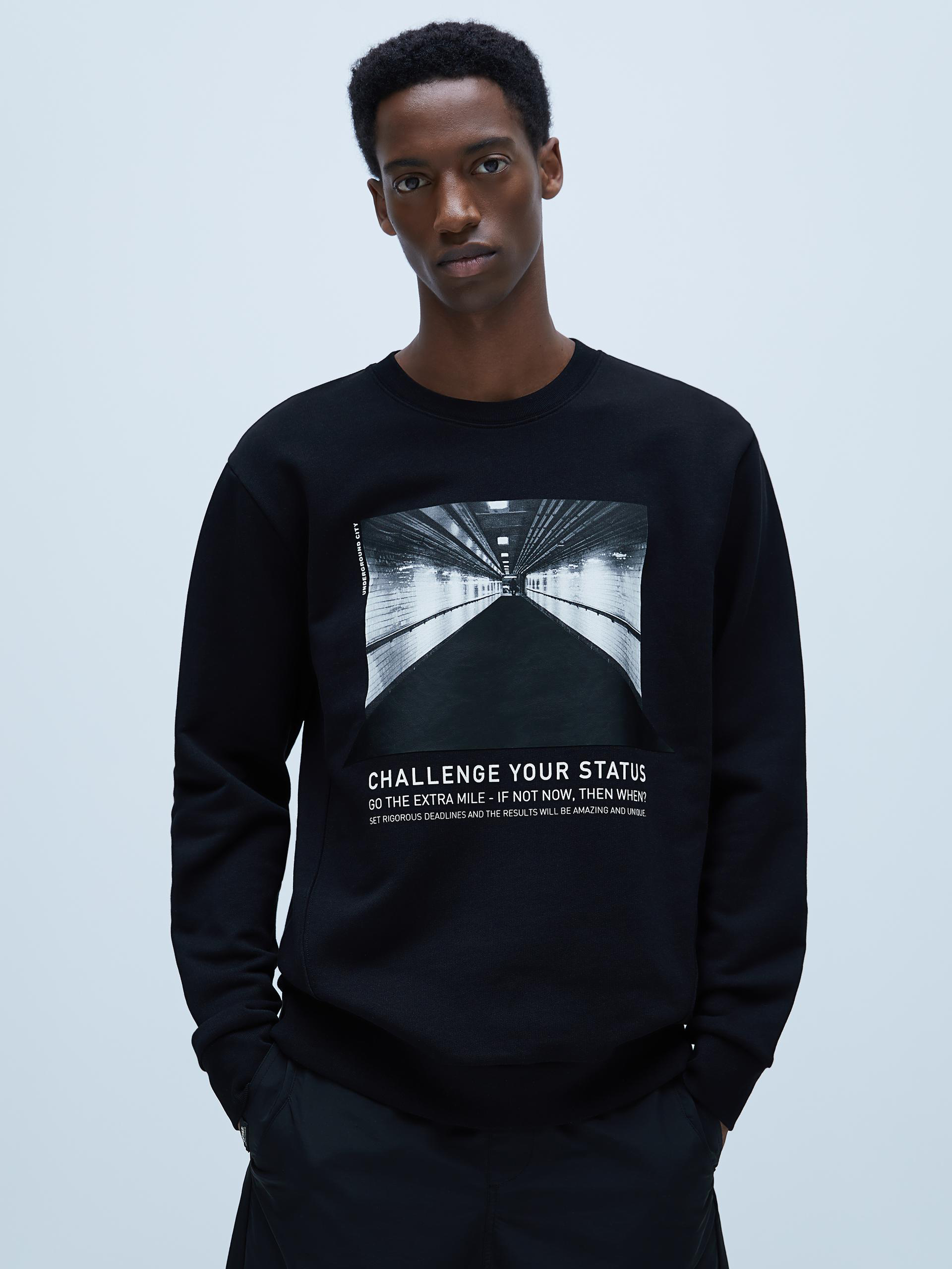 

Свитшот Zara 0977/407/800 XL Черный с принтом