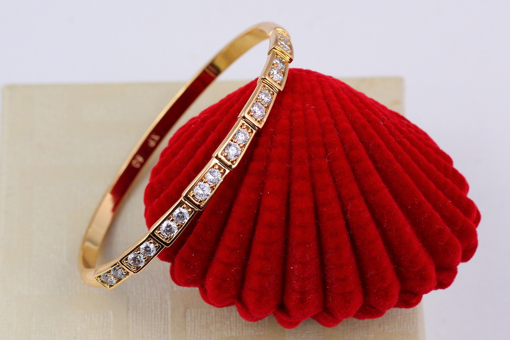 

Браслет бэнгл Xuping Jewelry прямоугольники с камнями 60 мм 5 мм на руку от 17 до 19 см золотистый
