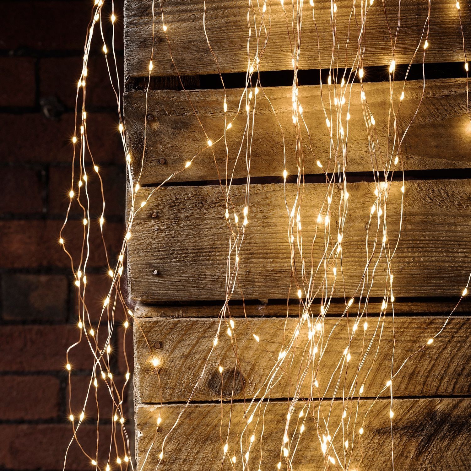 

Гирлянда для декора нить, Конский хвост золото, Gold, 2 м, 200 Led, 10 нитей, от сети