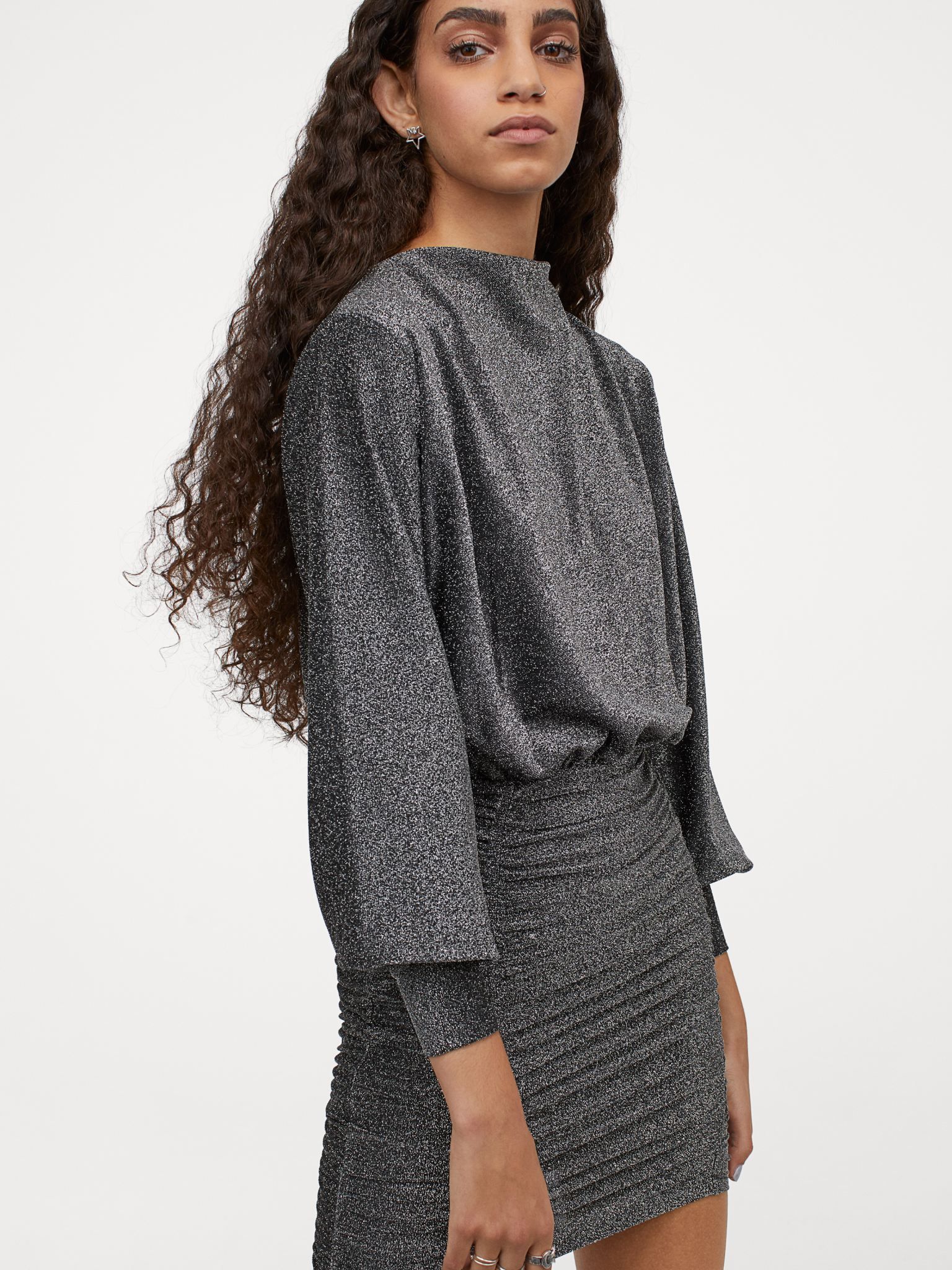 

Платье H&M 954949b24 S Серое