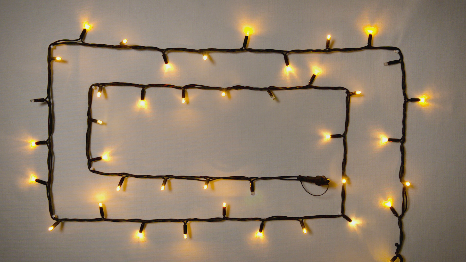 

Светодиодная гирлянда Delux String 100LED IP44 EN 10 м Желтый/черный (90016606)