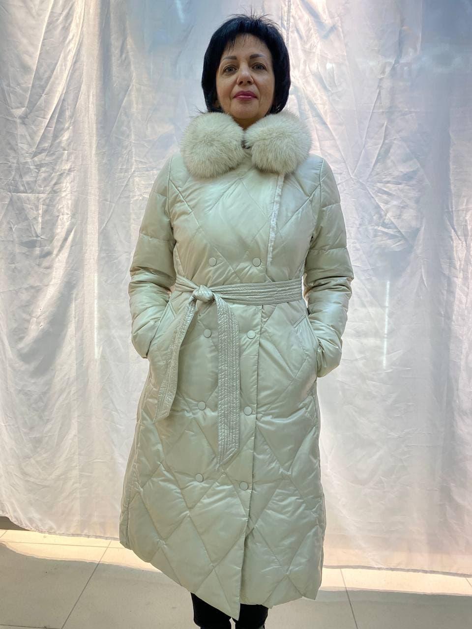 

Женский зимний пуховик Vivilona (Max Mara) - 6303 с воротником из натурального меха Жемчужный 2XL