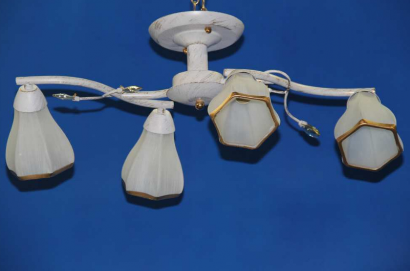 

Люстра с плафонами Ray L90794/4 (GB+WT) Бронза+белый (AN004404)