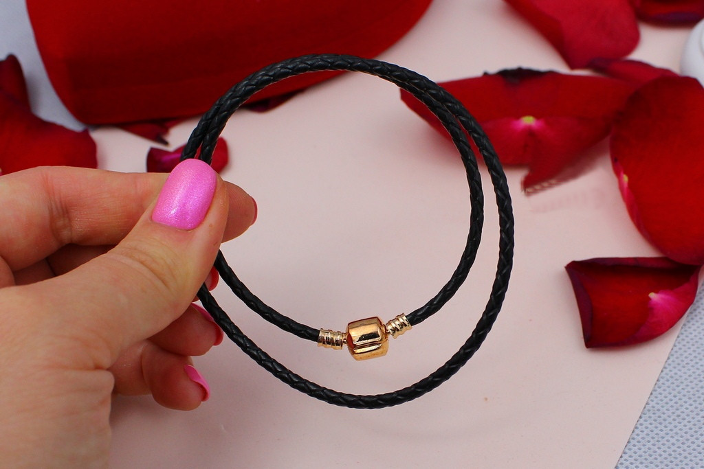 

Шнурок Xuping Jewelry кожзам 40 см с потайной застежкой золотистый