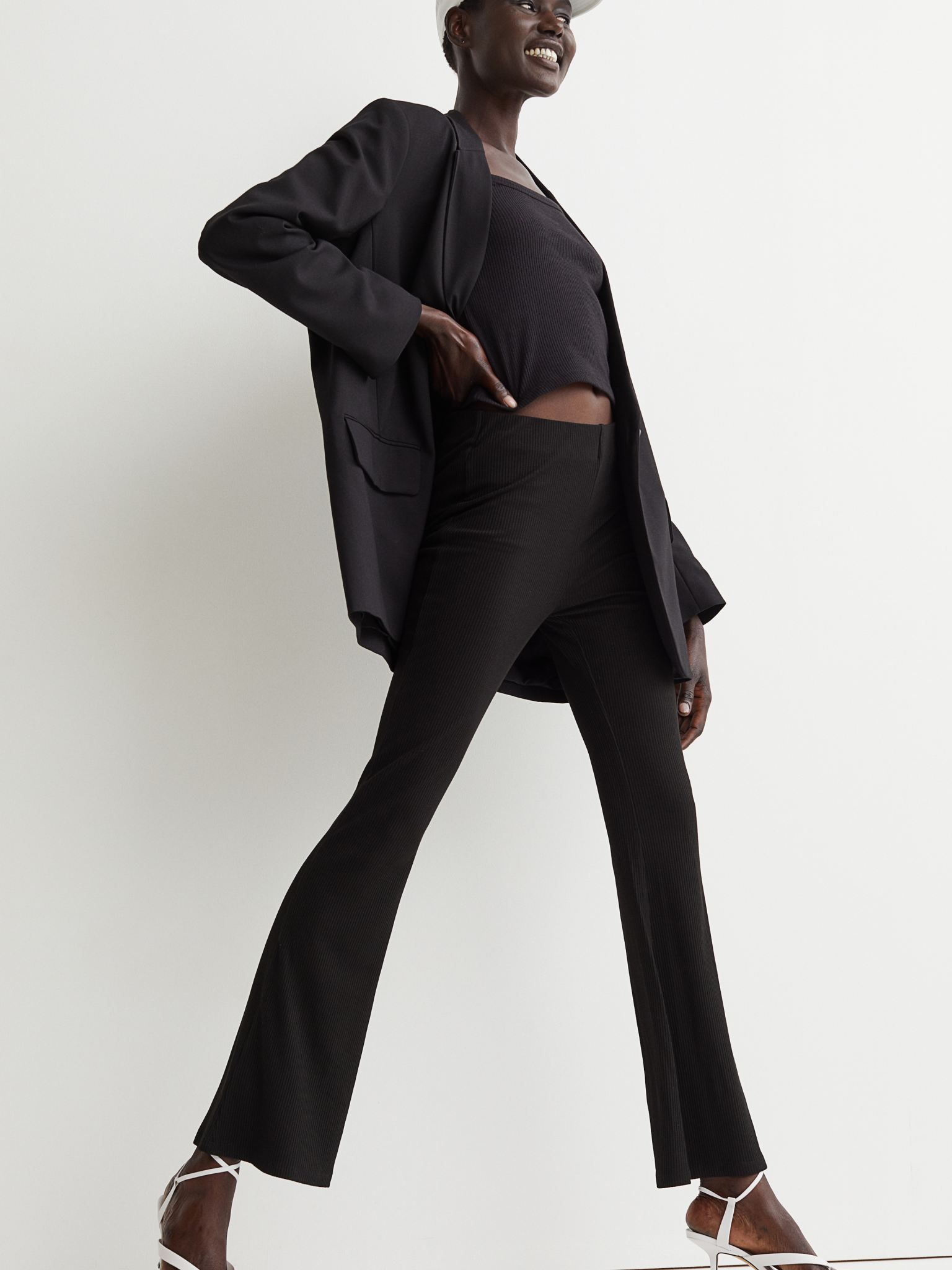 

Брюки H&M 9753843bar M Черные