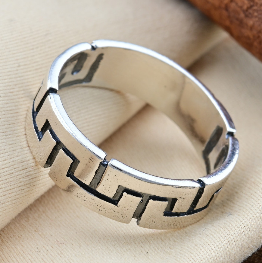 

Серебряное кольцо Римское 18.5