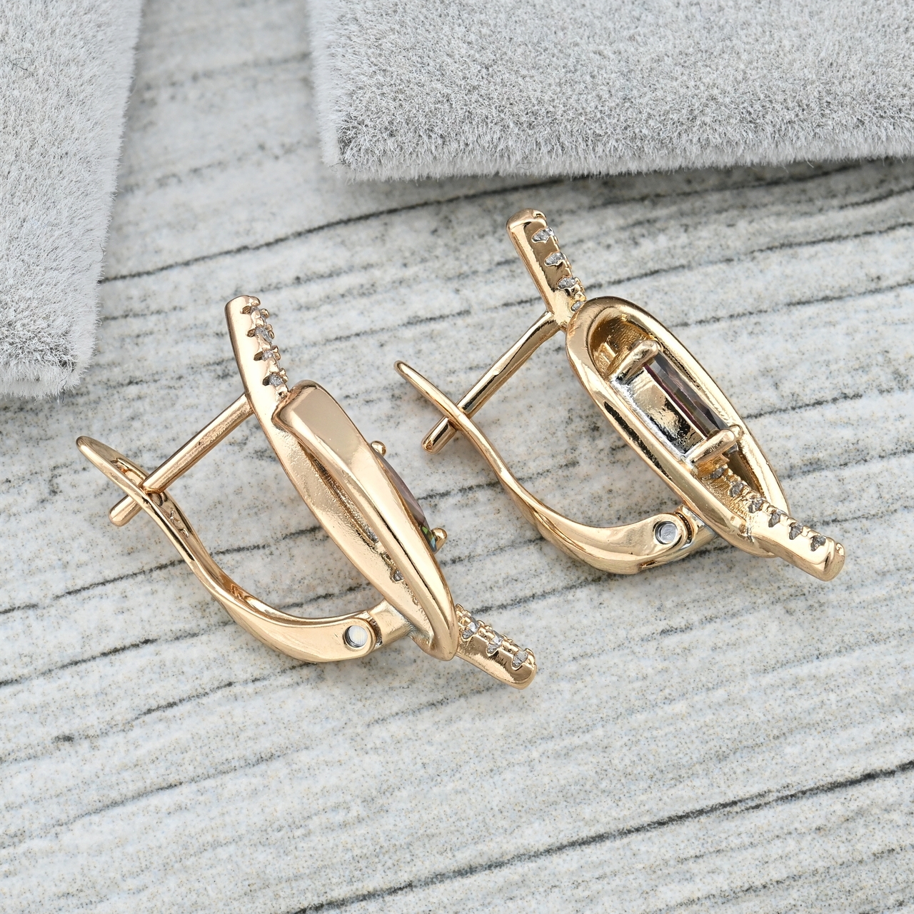 

Серьги Xuping 37357 размер 23х9 мм мистик фианиты вес 3.8 г позолота 18К