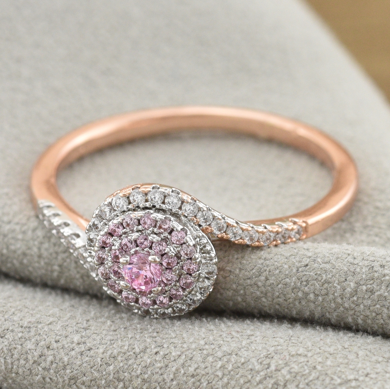 

Кольцо Xuping 30986 белые фианиты позолота РО20