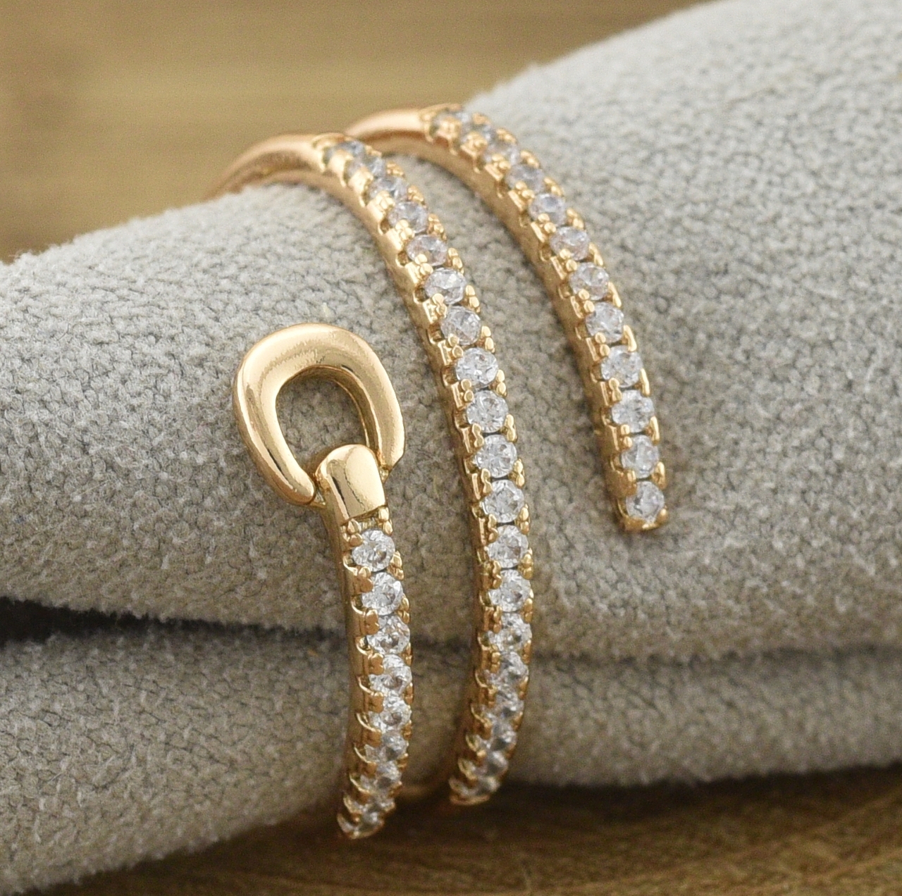 

Кольцо Xuping 30942 белые фианиты позолота 18К20