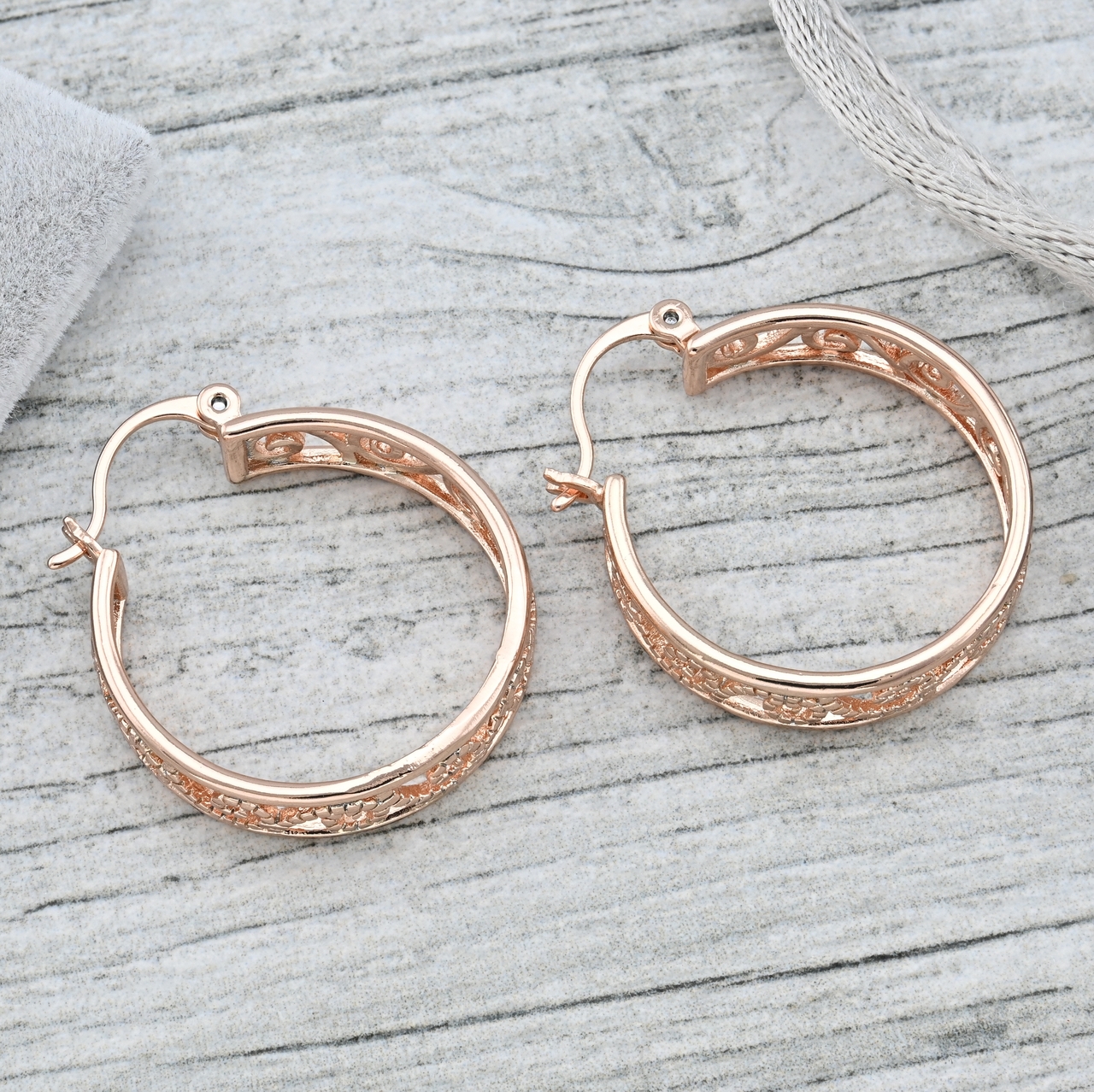 

Серьги Xuping 35545 размер 28х6 мм вес 4.9 г позолота РО