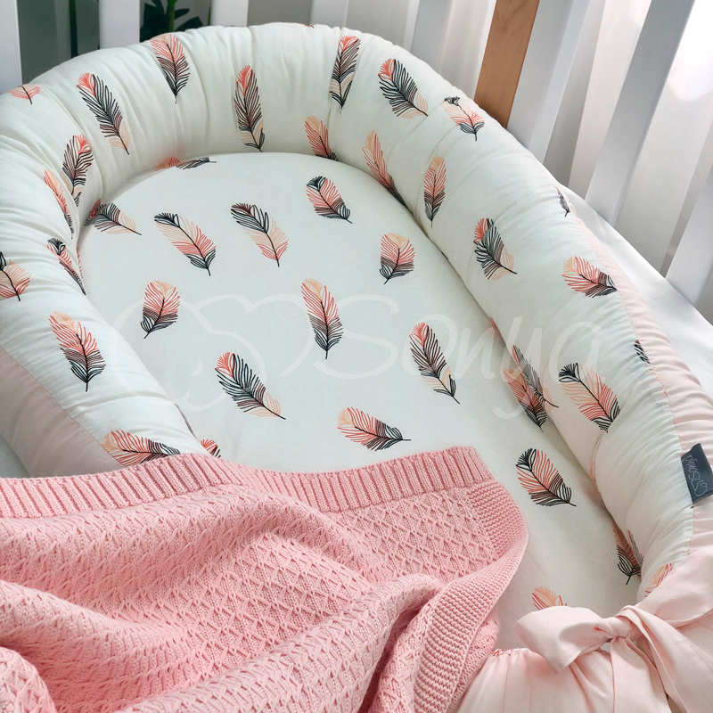 

Кокон для новорожденных Маленькая Соня Baby Desing Premium Перо пудра 65*90 см поплин детский арт.5019404