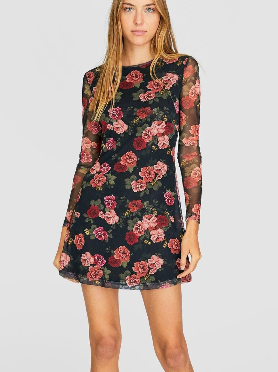 

Платье Stradivarius XAZ231611QJWE S Черное