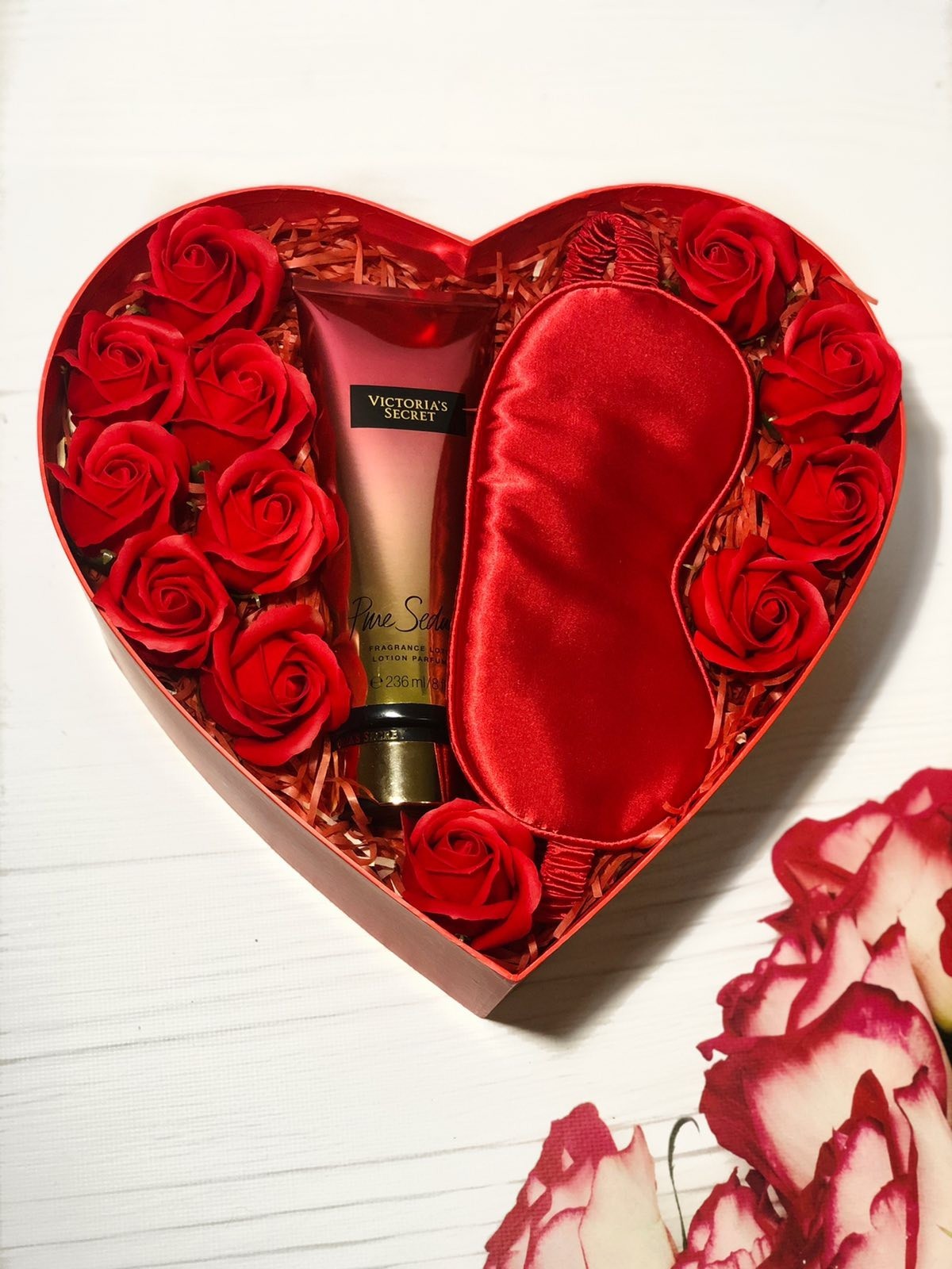 

Женский подарочный набор "Romantic Spa" в форме сердца. Victoria's Secret. So cute 111000