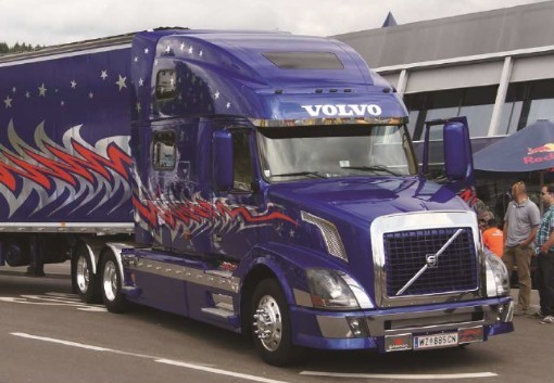 

Сборная модель ITALERI Тягач Volvo VN 780 (3892)