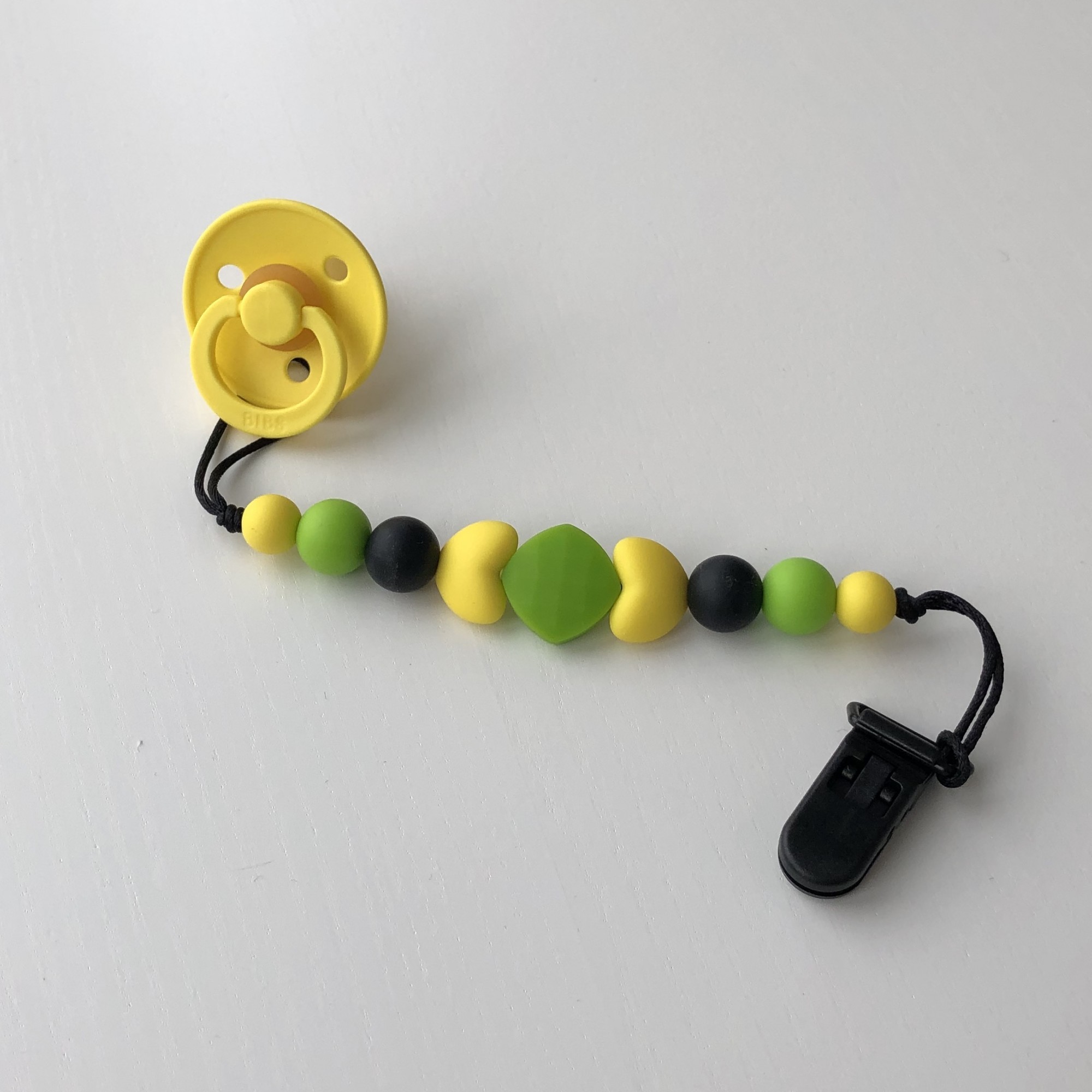 

Пустышка BIBS COLOUR и держатель Баловень Yellow Green